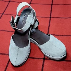 NEW kork-Ease Suede Leather Sandals Size 6M